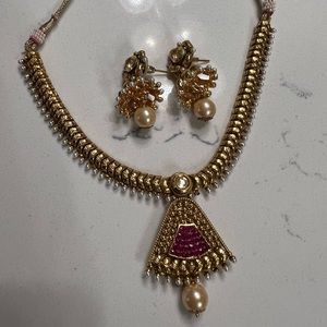 Indian necklace set / jewelry.